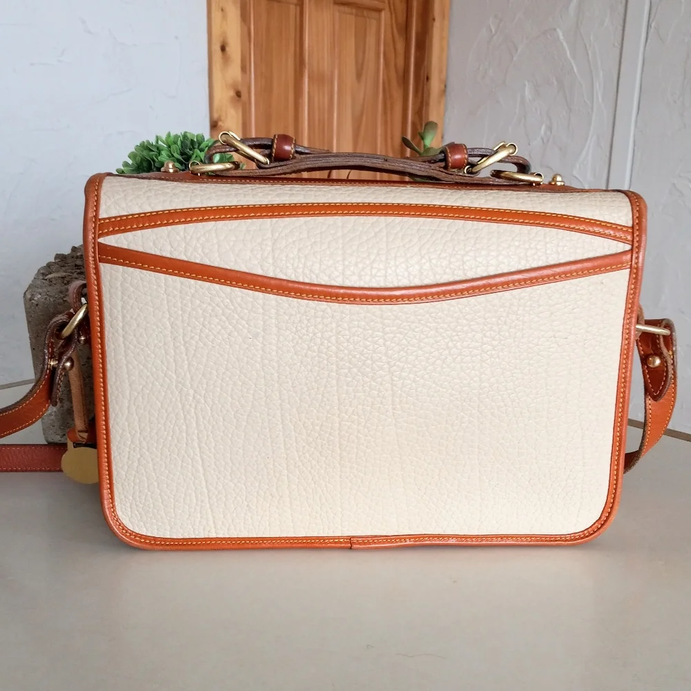 Dooney & Bourke Stunning Carrier/Crossbody Vintage AWL - Picture 3 of 10